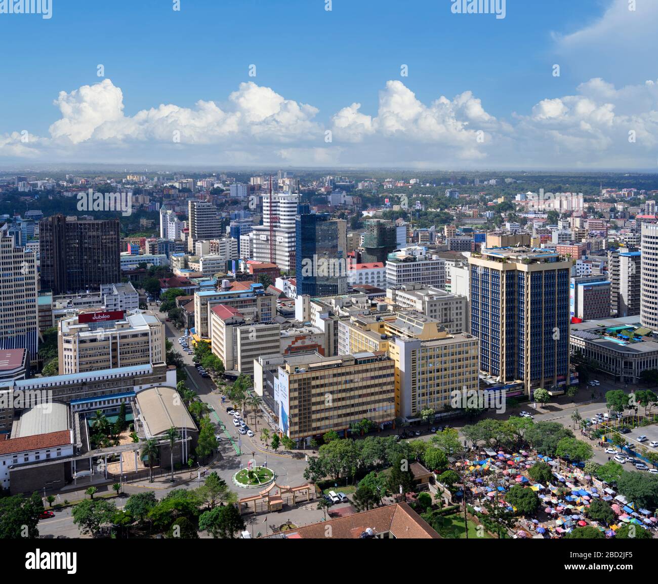 Skyline del centro dalla cima della torre KICC, Nairobi, Kenya, Africa orientale Foto Stock