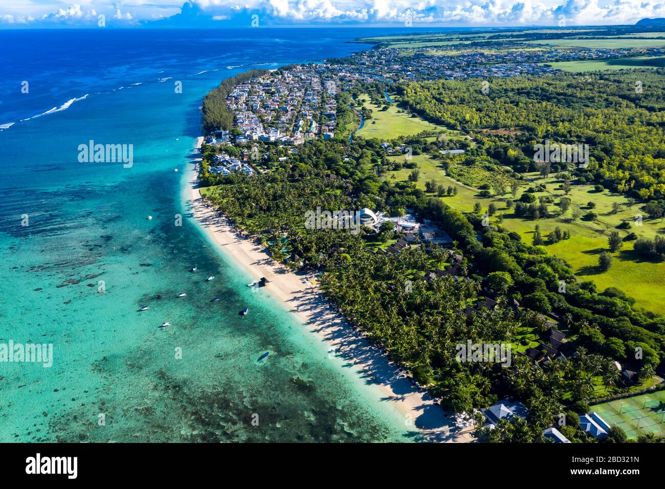 Vista aerea, costa, spiaggia di palme, Flic en Flac, Mauritius Foto Stock