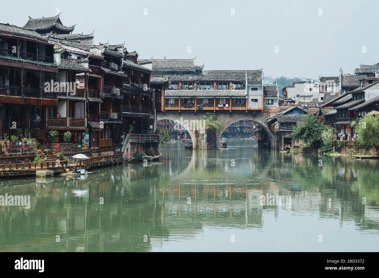 Antica città della Cina, Fenghuang. Villaggio della phoenix. Cina Romantica Foto Stock