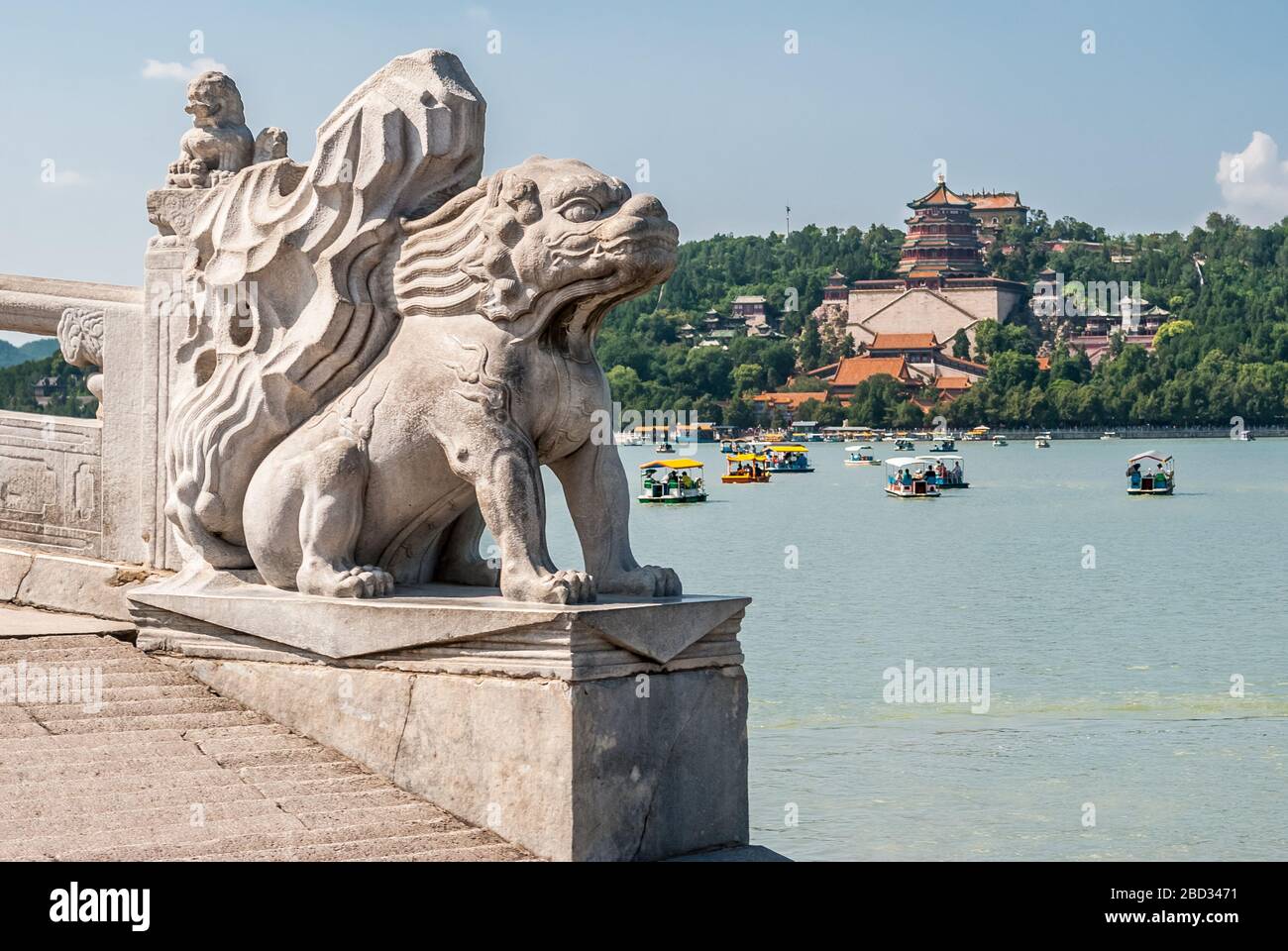 Decorazione ravvicinata al ponte Seventeen-Arch nel parco del Palazzo d'Estate di Pechino (Cina) Foto Stock