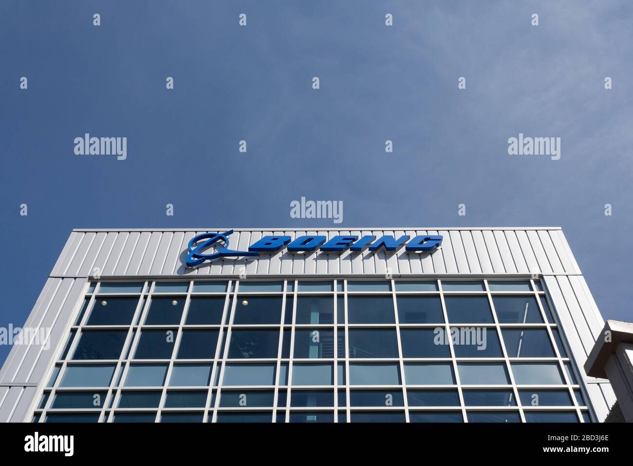 Il Boeing Dreamlifter Operations Center presso la Boeing Factory si trova a Everett, Washington, lunedì 6 aprile 2020. Boeing ha prorogato fino a nuovo avviso la sospensione temporanea delle operazioni di produzione in tutti i siti di Puget Sound e Moses Lake. Foto Stock