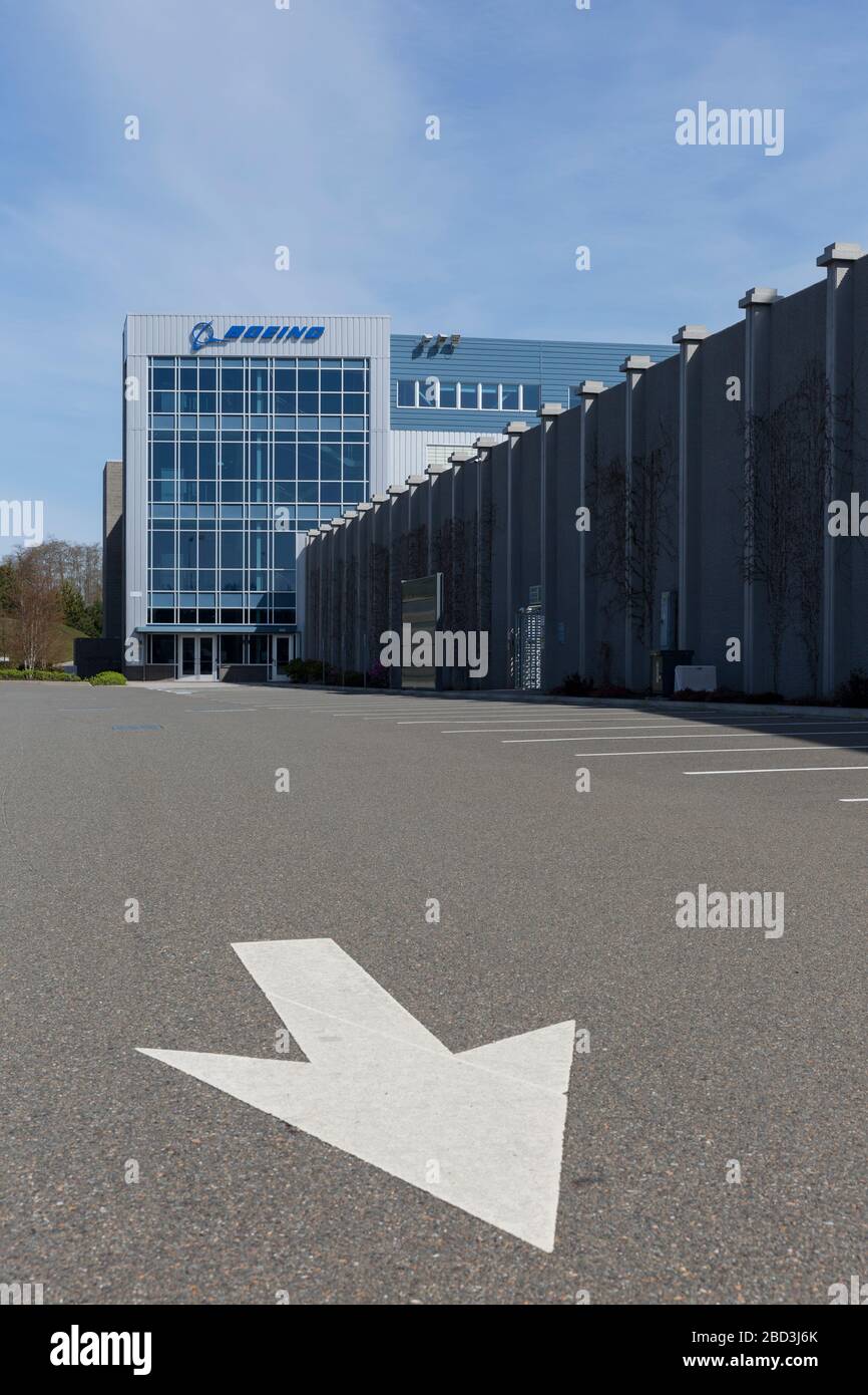 Il Boeing Dreamlifter Operations Center presso la Boeing Factory si trova a Everett, Washington, lunedì 6 aprile 2020. Boeing ha prorogato fino a nuovo avviso la sospensione temporanea delle operazioni di produzione in tutti i siti di Puget Sound e Moses Lake. Foto Stock