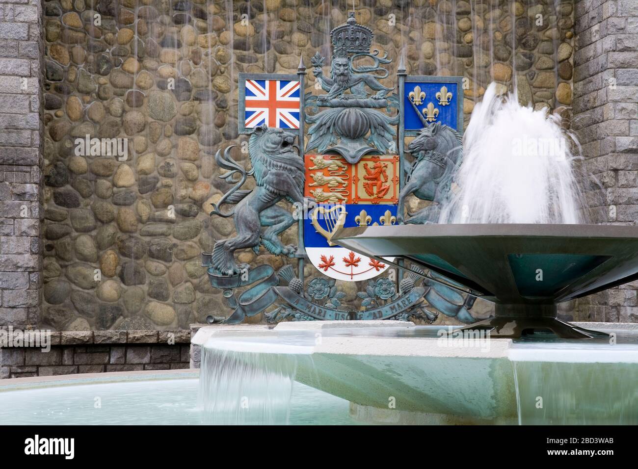 Crest & Fountain, Confederation Garden Court, Victoria, Vancouver Island, British Columbia, Canada, Nord America Foto Stock