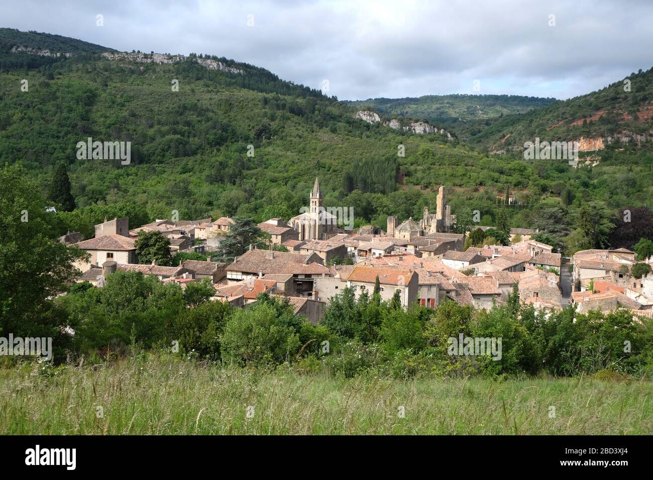 Vista sul villaggio di Alet-les-Bains, dipartimento dell'Aude, Francia Foto Stock