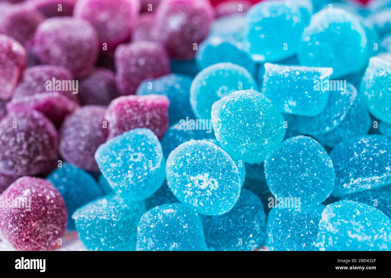Assortimento di dolci dolci caramelle di gelatina di frutta colorata. Schema di fondo del cibo. Foto Stock
