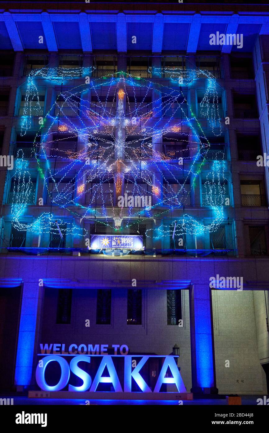 Benvenuto a Osaka Natale. Illuminazione sull'edificio. Foto Stock