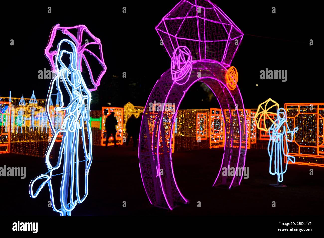 Varie figure e disegni realizzati con una striscia luminosa Foto Stock