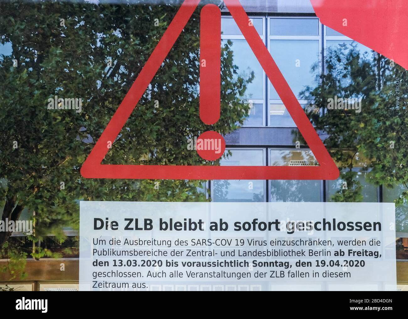 Berlino, Germania. 06th Apr, 2020. Al fine di limitare la diffusione del virus Sars-Cov 19, la Biblioteca centrale e statale ZLB nella Biblioteca comunale di Breite Straße è chiusa. Credito: Jens Kalaene/dpa-Zentralbild/ZB/dpa/Alamy Live News Foto Stock