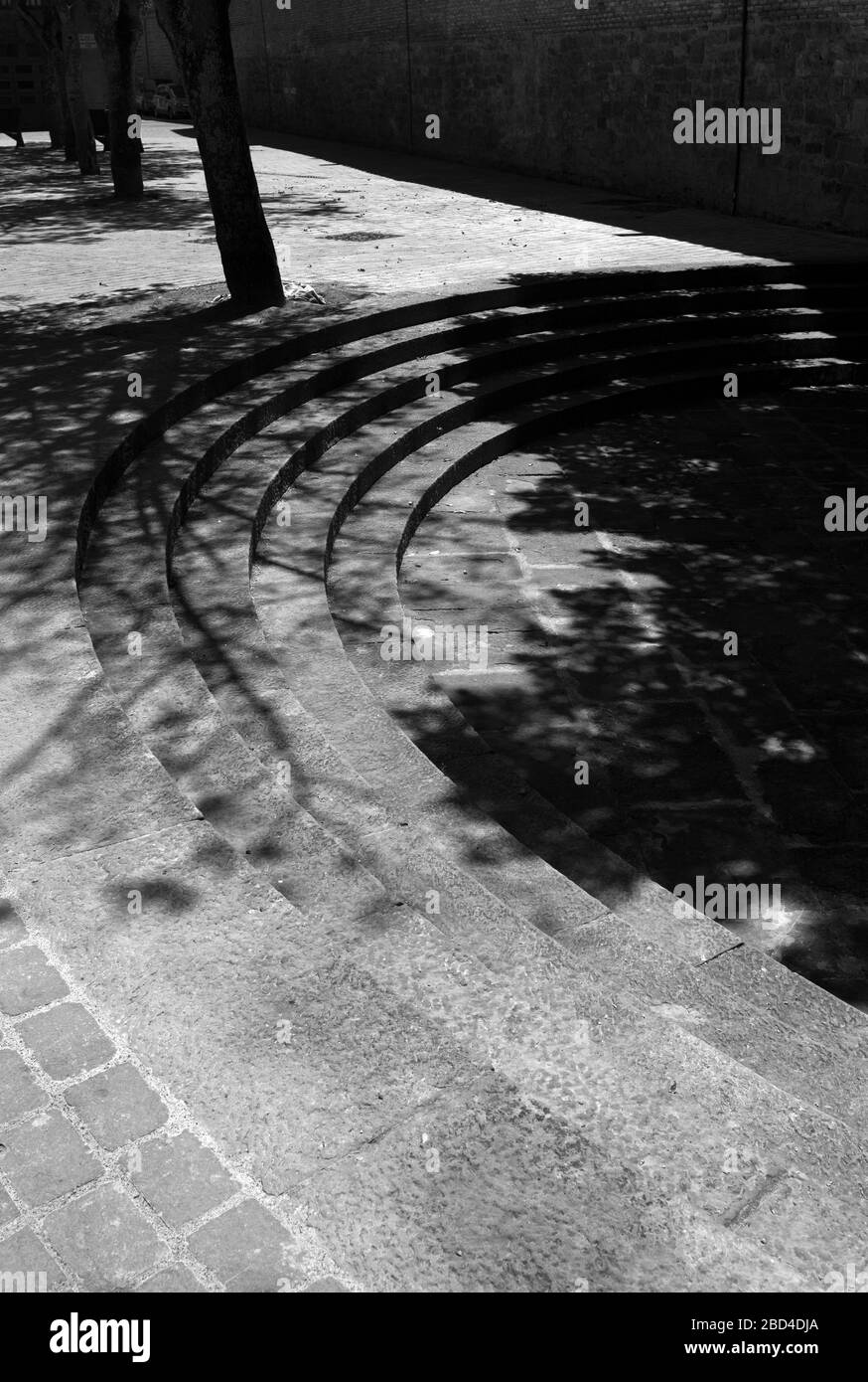 Area pubblica ombreggiata, Pamplona, Spagna Foto Stock