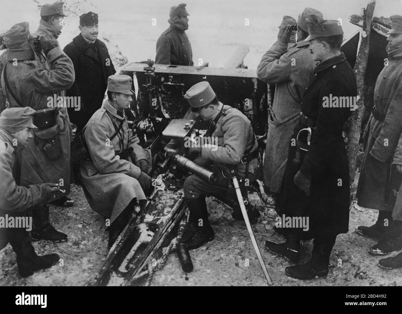 Soldati austriaci di artiglieria a Bukowina (Bukovina) durante la prima Guerra Mondiale. Al tempo la Bukovina faceva parte dell'Impero Austriaco e ora si trova in Romania e Ucraina Foto Stock