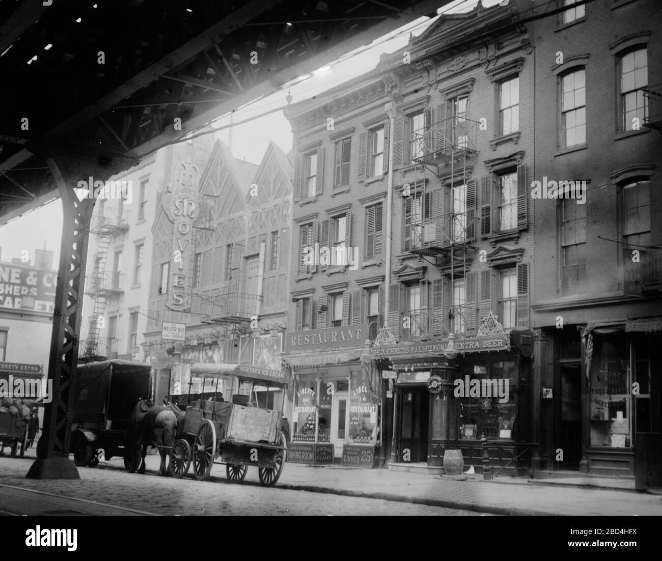 1341 Third Avenue, New York City, affittata dagli anarchici italiani che hanno piantato una bomba nella Cattedrale di San Patrizio il 2 marzo 1915 Foto Stock