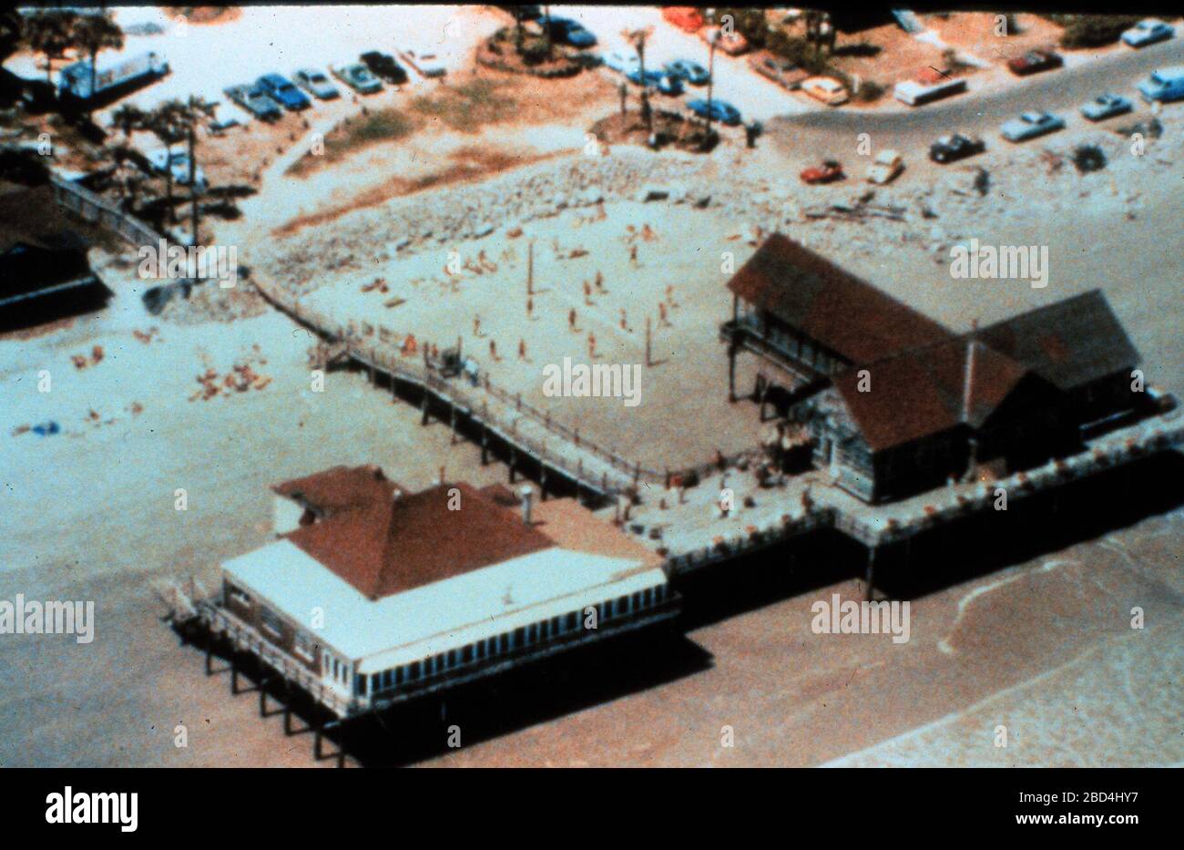 Ristorante Atlantic House a Folly Beach prima dell'uragano Hugo ca. 1989 Foto Stock