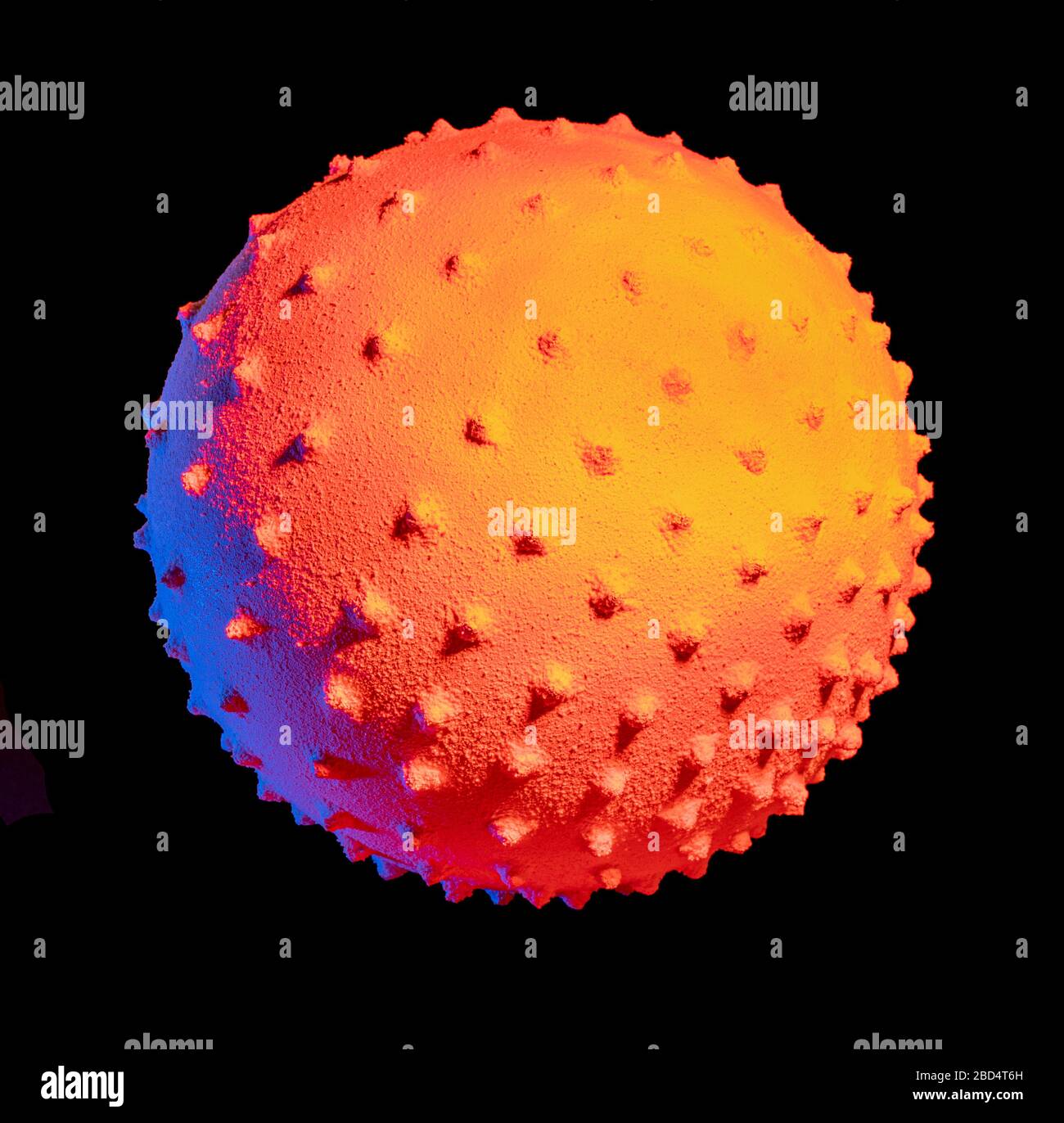 immagine di un colorato virus simbolico illuminato in nero sul retro Foto Stock