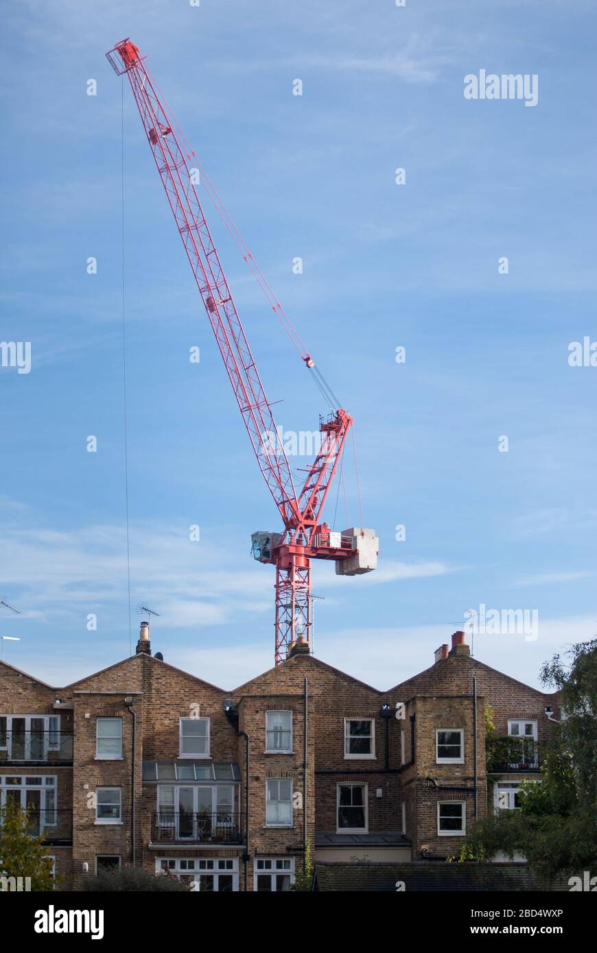 Costruzione Crane Vicino a in Ravenscourt Park, Paddenswick Road, Hammersmith, Londra W6 0UA Foto Stock
