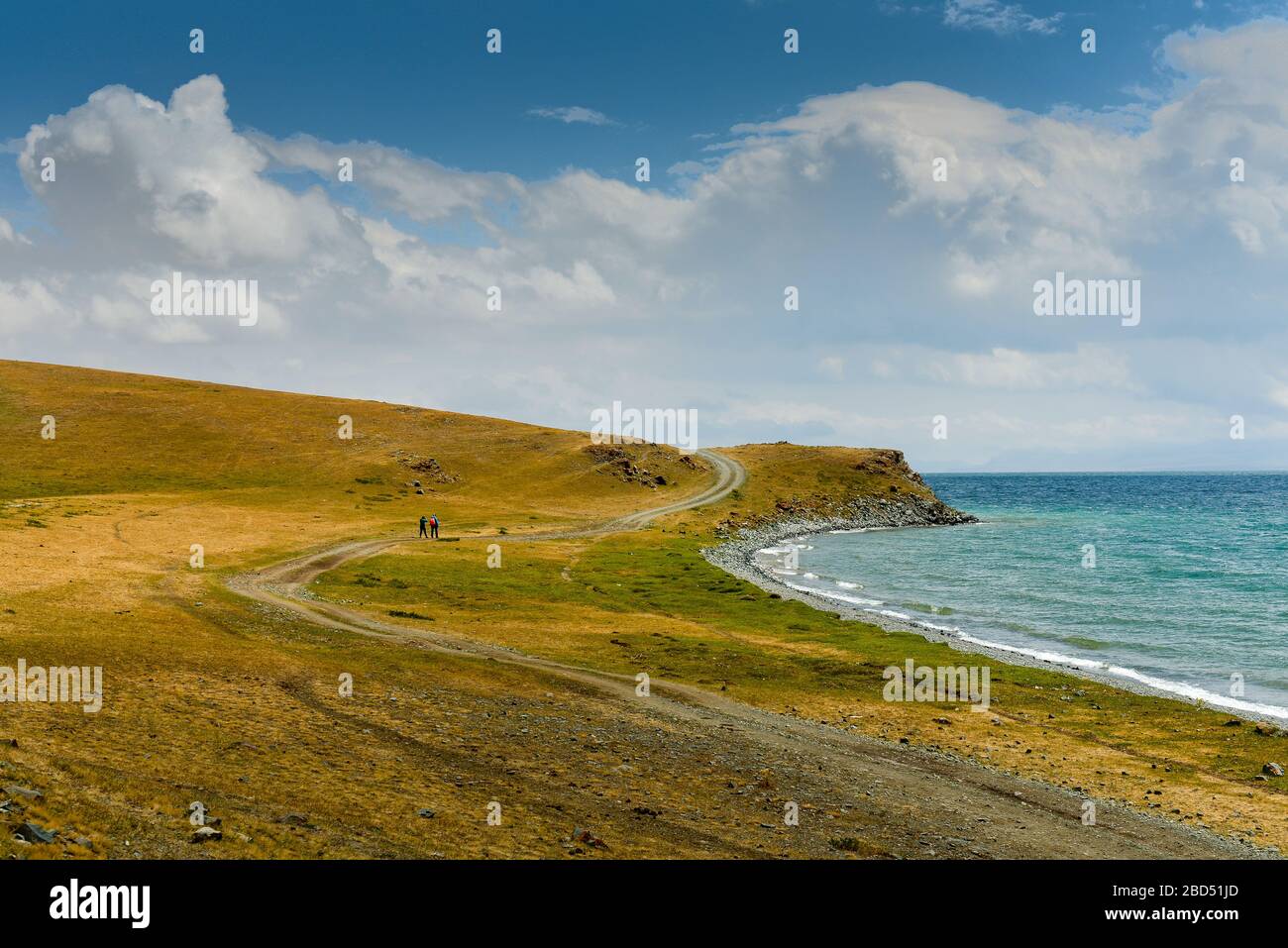 L'incredibile viaggio al lago montano più bello - Song-Kol, soggiorno nel urlo ai prati, l'esperienza dello stile di vita nomade Kirghizistan, Central Foto Stock