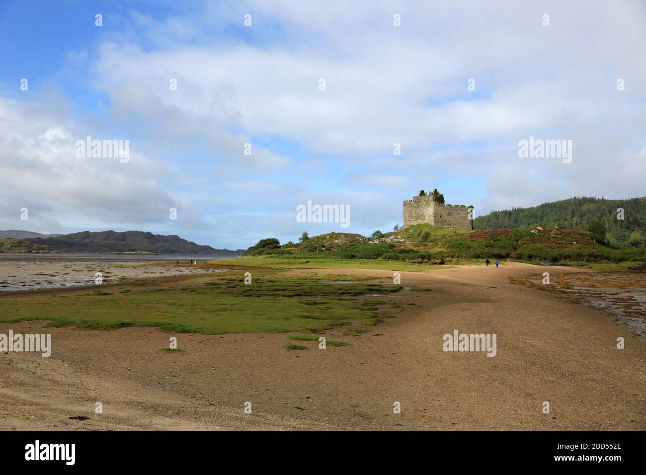 Castello Tioram su Loch Moidart, Lochaber, Scozia, Regno Unito. Foto Stock