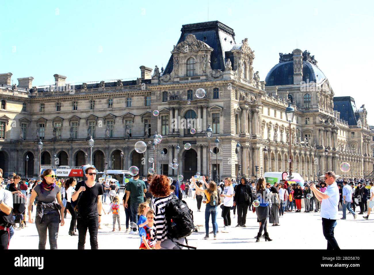 All'esterno del Louvre Foto Stock