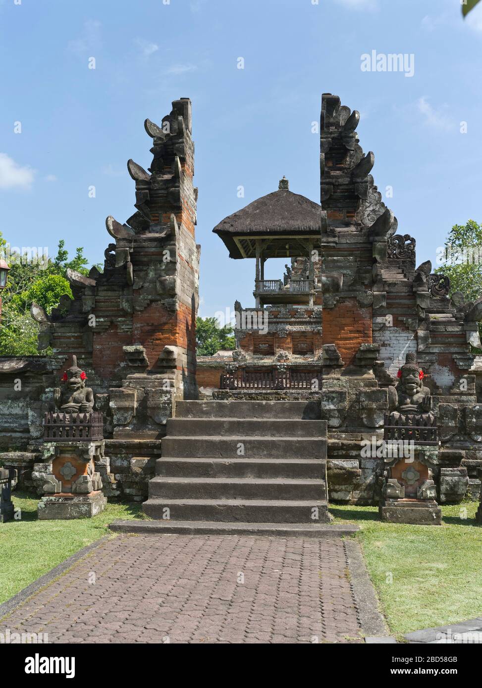 dh pura Taman Ayun Royal Temple BALI INDONESIA Hindu balinese Mengwi templi Garden gate enterance induismo Foto Stock