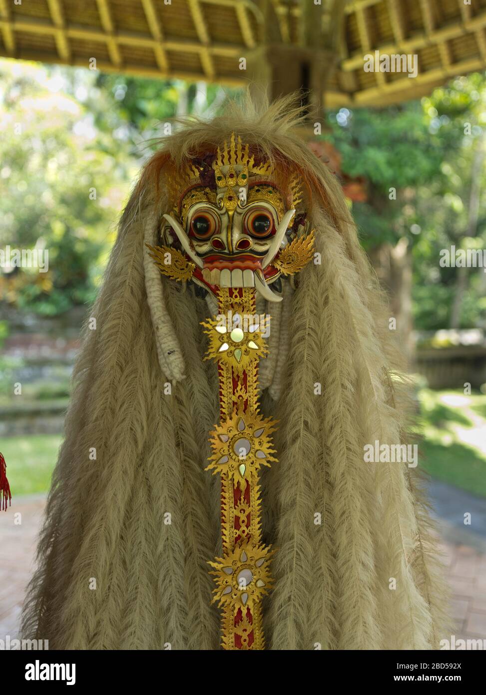 tempio reale di dh pura Taman Ayun BALI INDONESIA Indù Balinese Templi Mengwi Rangda demone regina maschera indonesiana mito mitologia Foto Stock