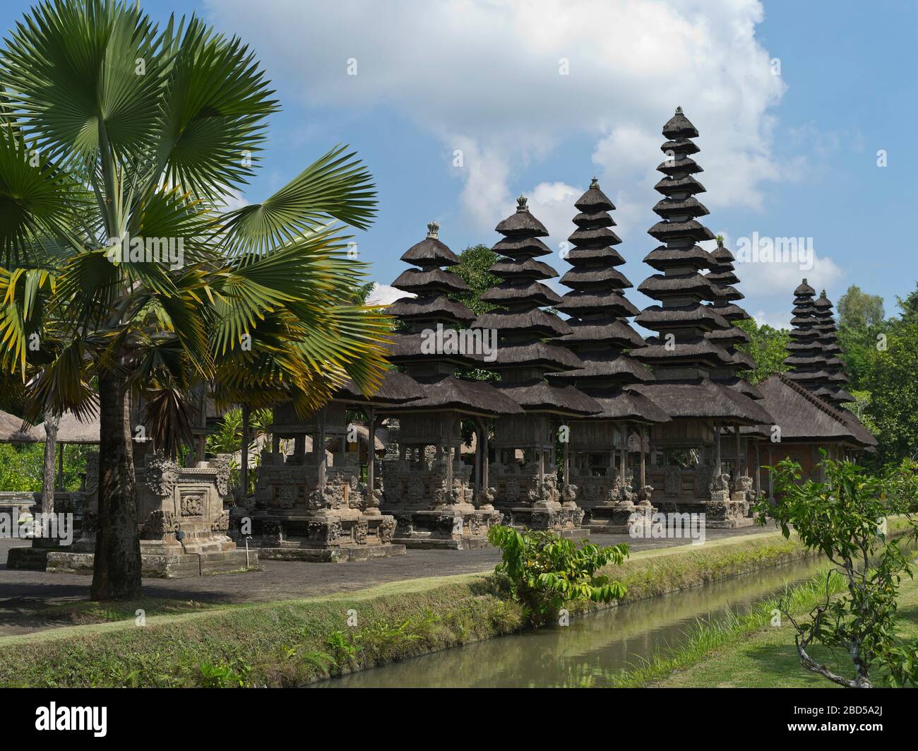 dh pura Taman Ayun Tempio reale BALI INDONESIA Balinese Hindu Mengwi templi interno sanctum pelinggih torri meru Foto Stock