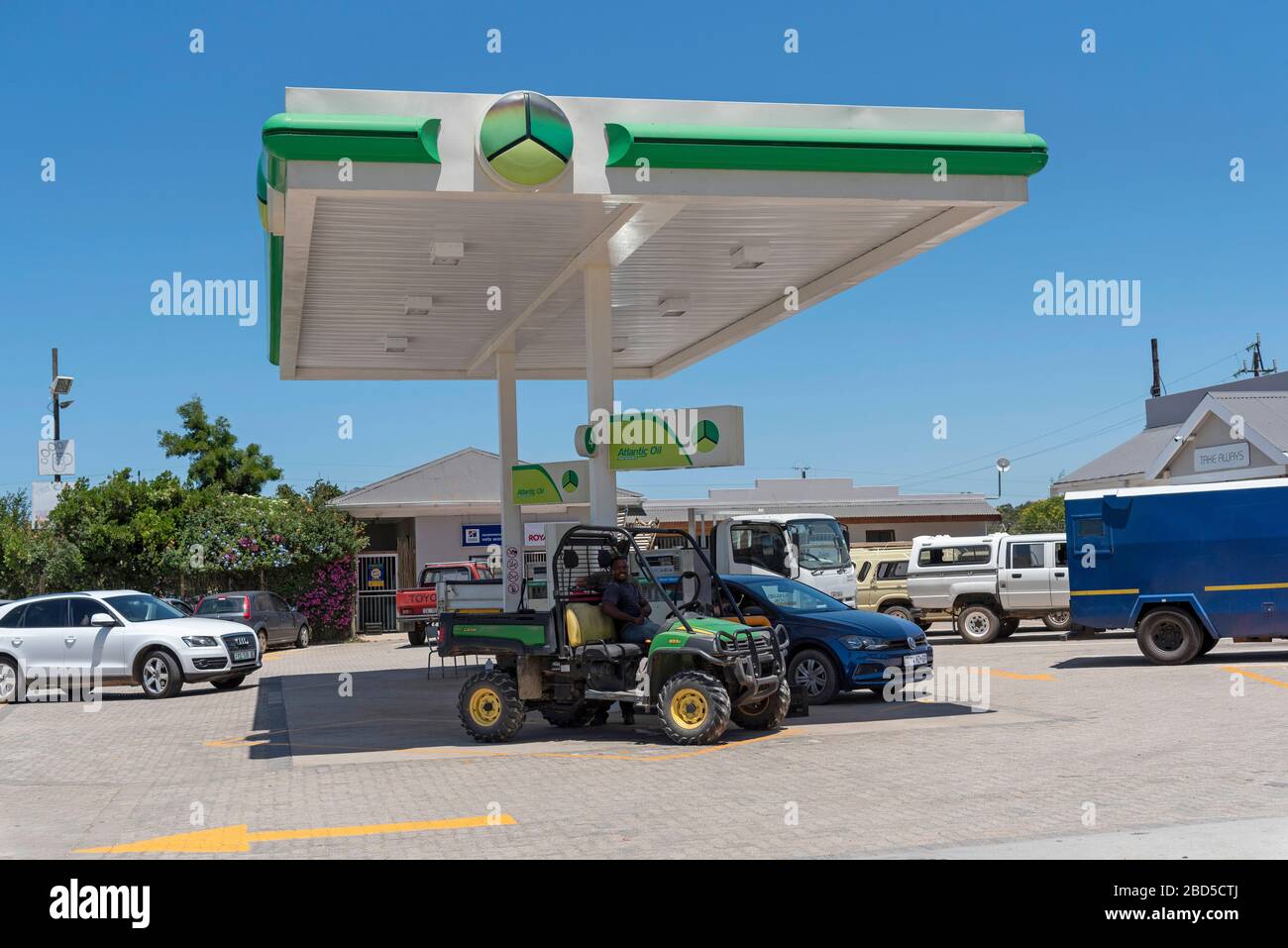 Capo occidentale, Sudafrica. 2019. Stazione di rifornimento di combustibile di arresto sull'autostrada N2 lungo la strada del giardino vicino a Plettenberg, capo occidentale, Sudafrica, Foto Stock