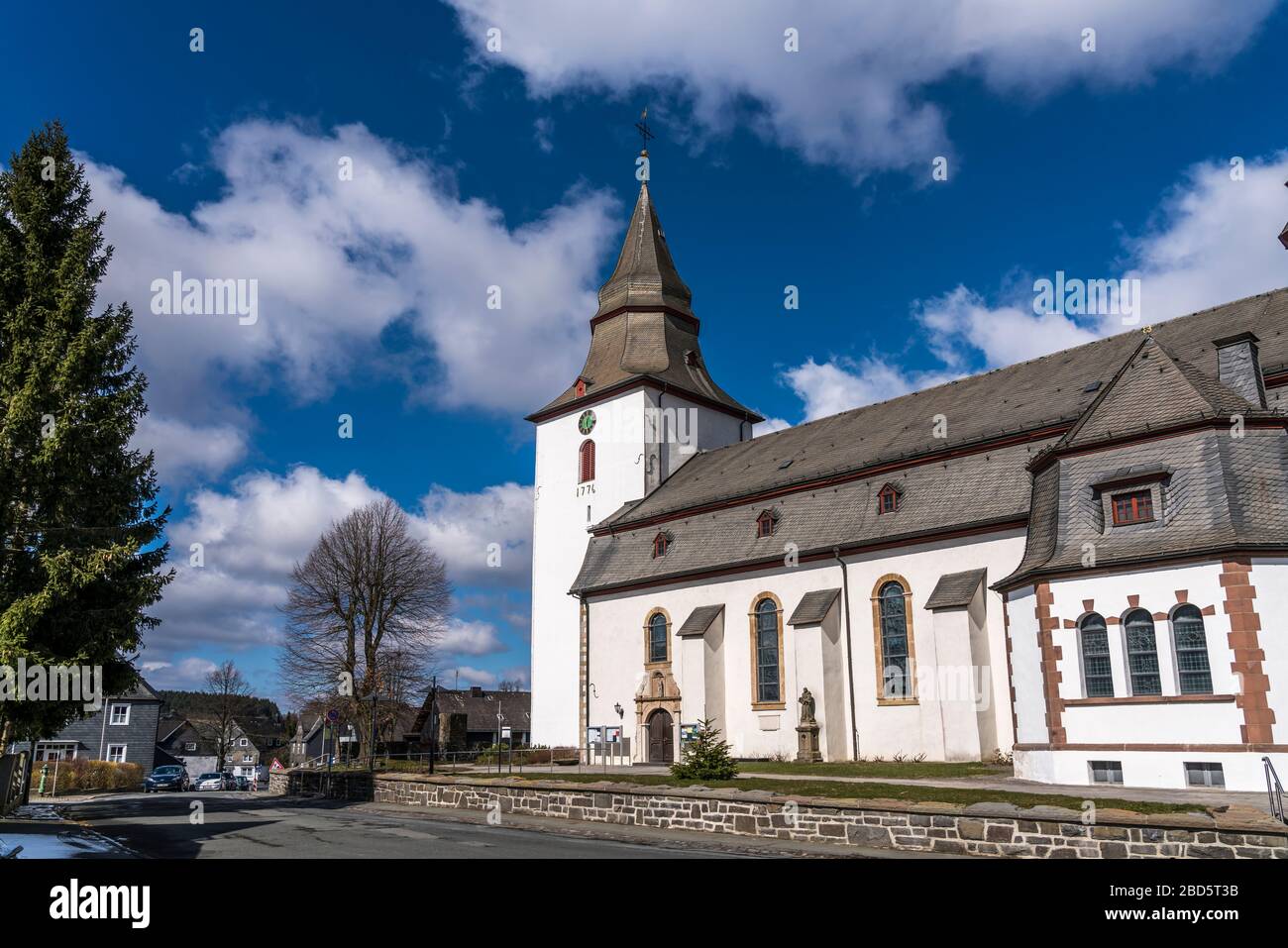 Jakobus-Kirche a Winterberg, Sauerland, Nordrhein-Westfalen, Deutschland | Chiesa cattolica di San Jakobus a Winterberg, Sauerland, Nord Foto Stock