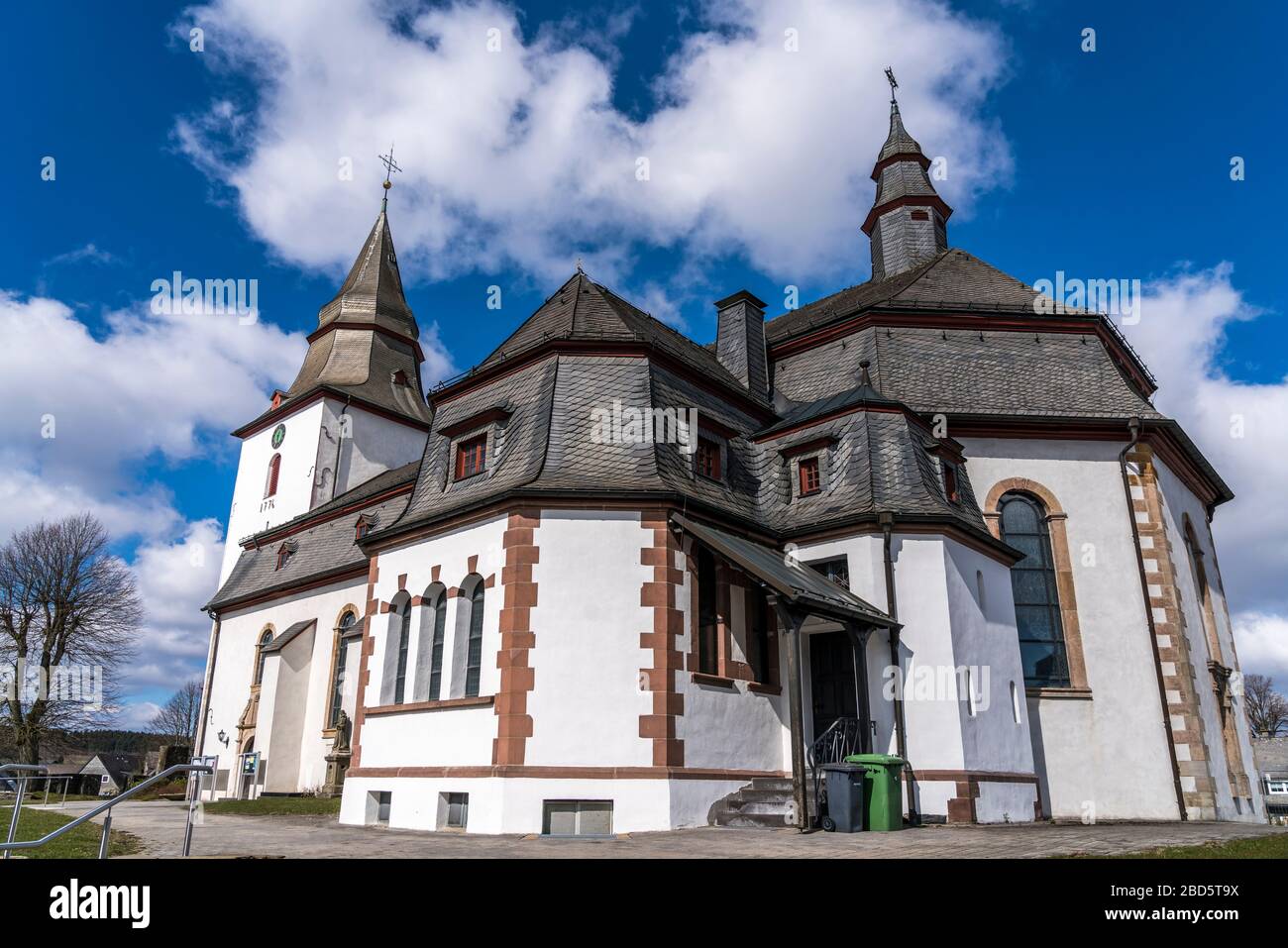 Jakobus-Kirche a Winterberg, Sauerland, Nordrhein-Westfalen, Deutschland | Chiesa cattolica di San Jakobus a Winterberg, Sauerland, Nord Foto Stock