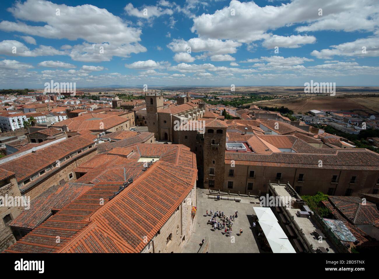 Vista dalla torre, Chiesa di San Francisco Javier, Plaza de San Jorge, Cáceres, Estremadura, Spagna, Europa Foto Stock