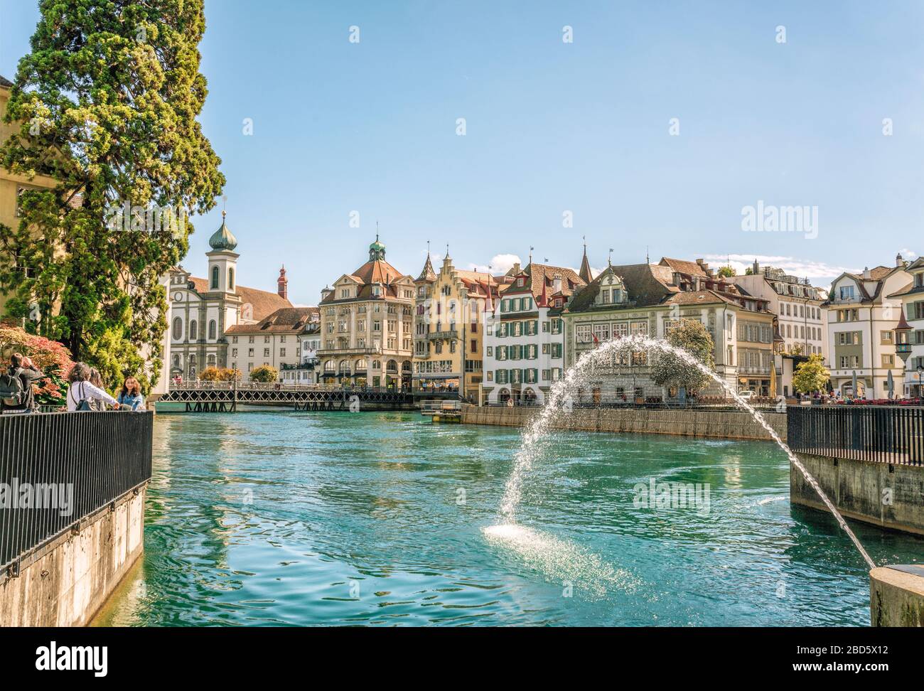 Fontana a Needle Dam sul fiume Reuss, Lucerna, Svizzera Foto Stock