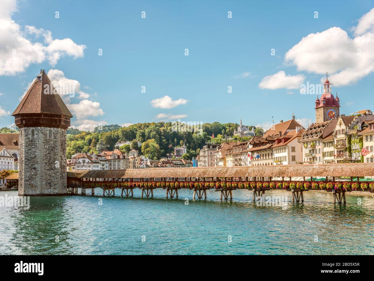 Storico Ponte della Cappella, un punto di riferimento nella città di Lucerna sul lago di Lucerna, nella Svizzera centrale Foto Stock