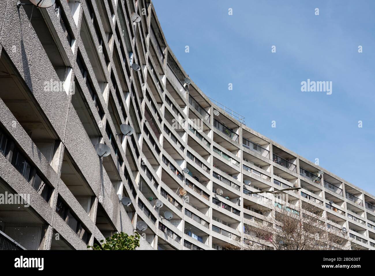 Vista esterna del complesso di appartamenti Cables Wynd House, conosciuto come Banana Flats, a Leith, Scozia, Regno Unito Foto Stock