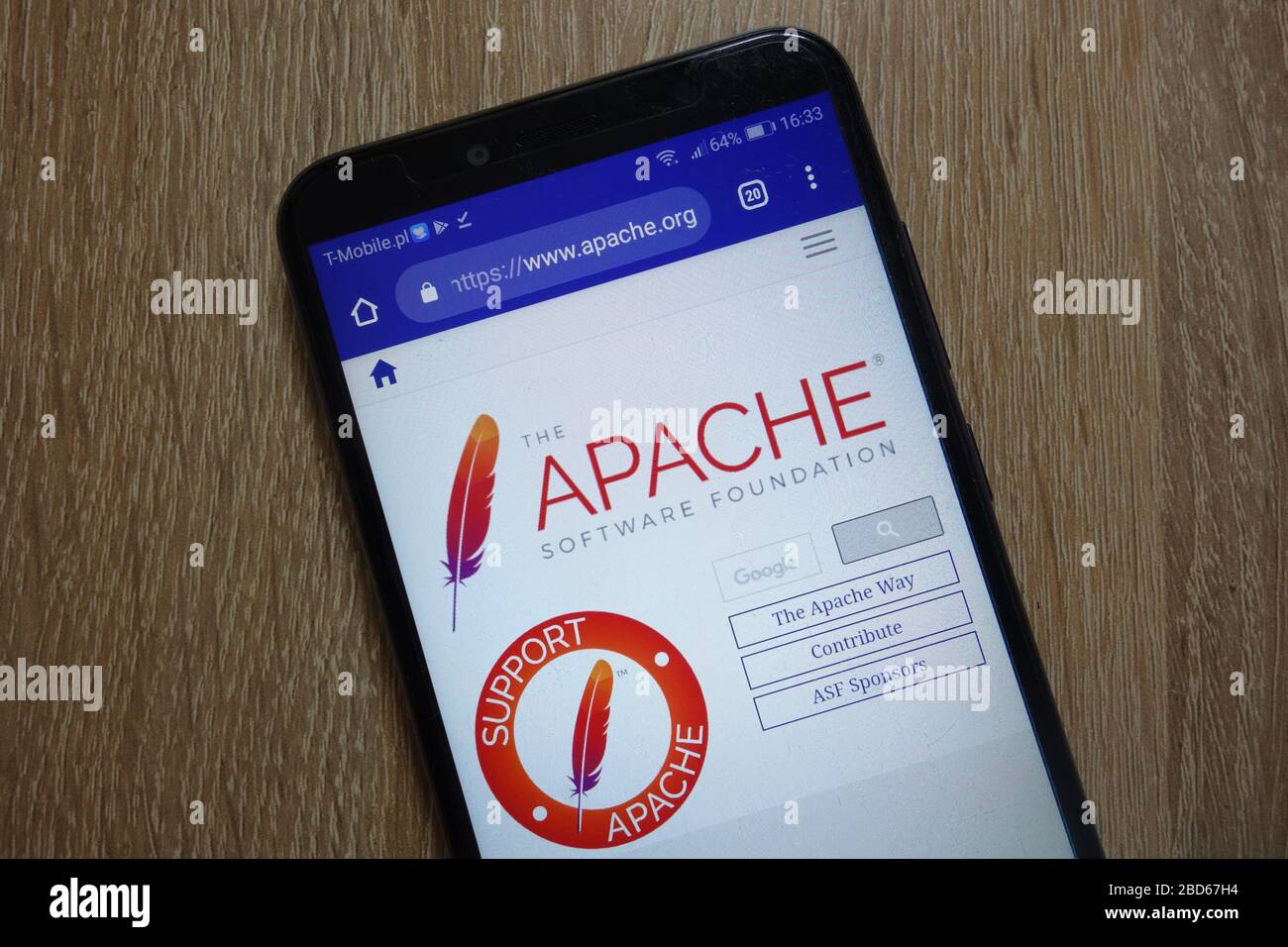 Sito Web del server HTTP Apache (www.apache.org) visualizzato sullo smartphone Foto Stock