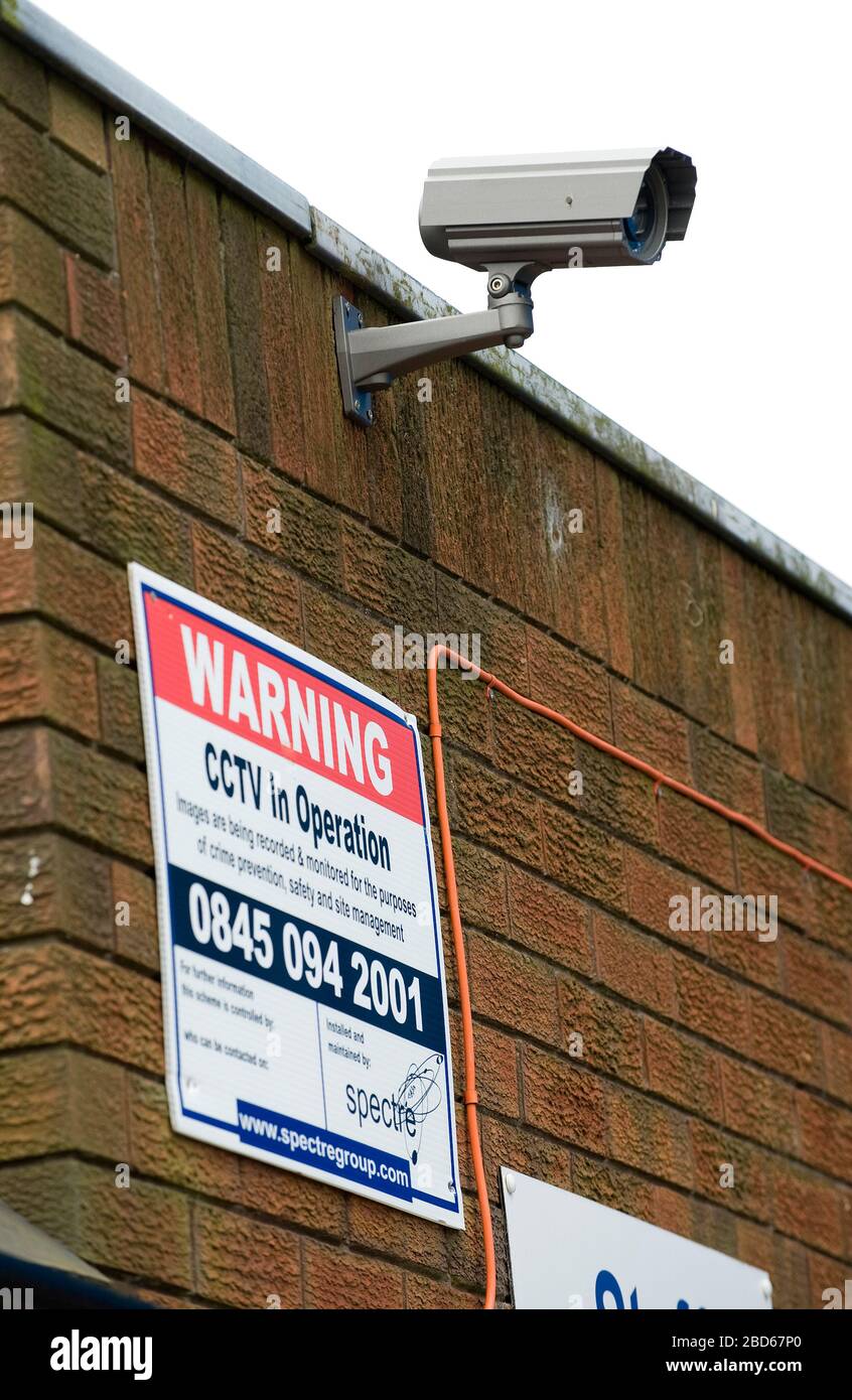 CCTV (televisione a circuito chiuso) montato su un edificio a Wolverhampton, Inghilterra, Regno Unito Foto Stock