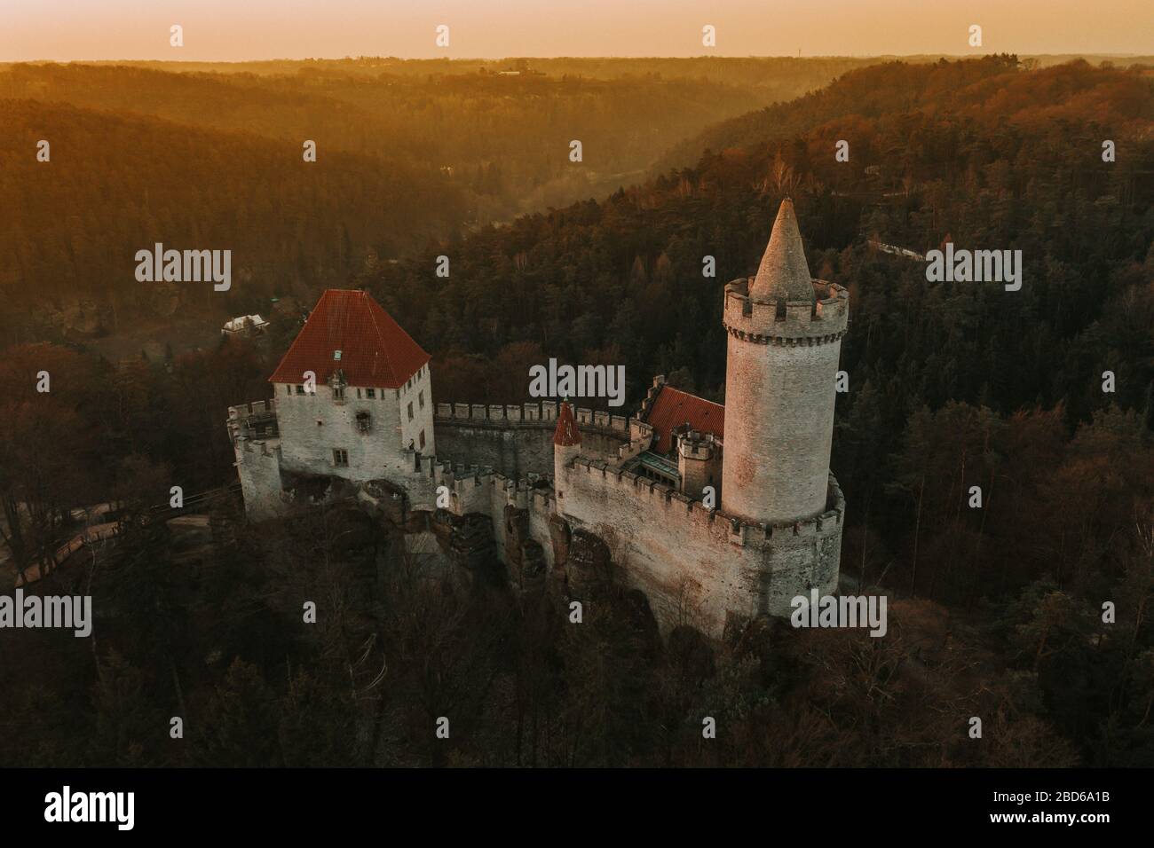 Il castello di Kokorin è un castello situato a nord-est di Melnik, Repubblica Ceca. Fu costruita nella prima metà del XIV secolo per ordine di Hynek Berka. Foto Stock