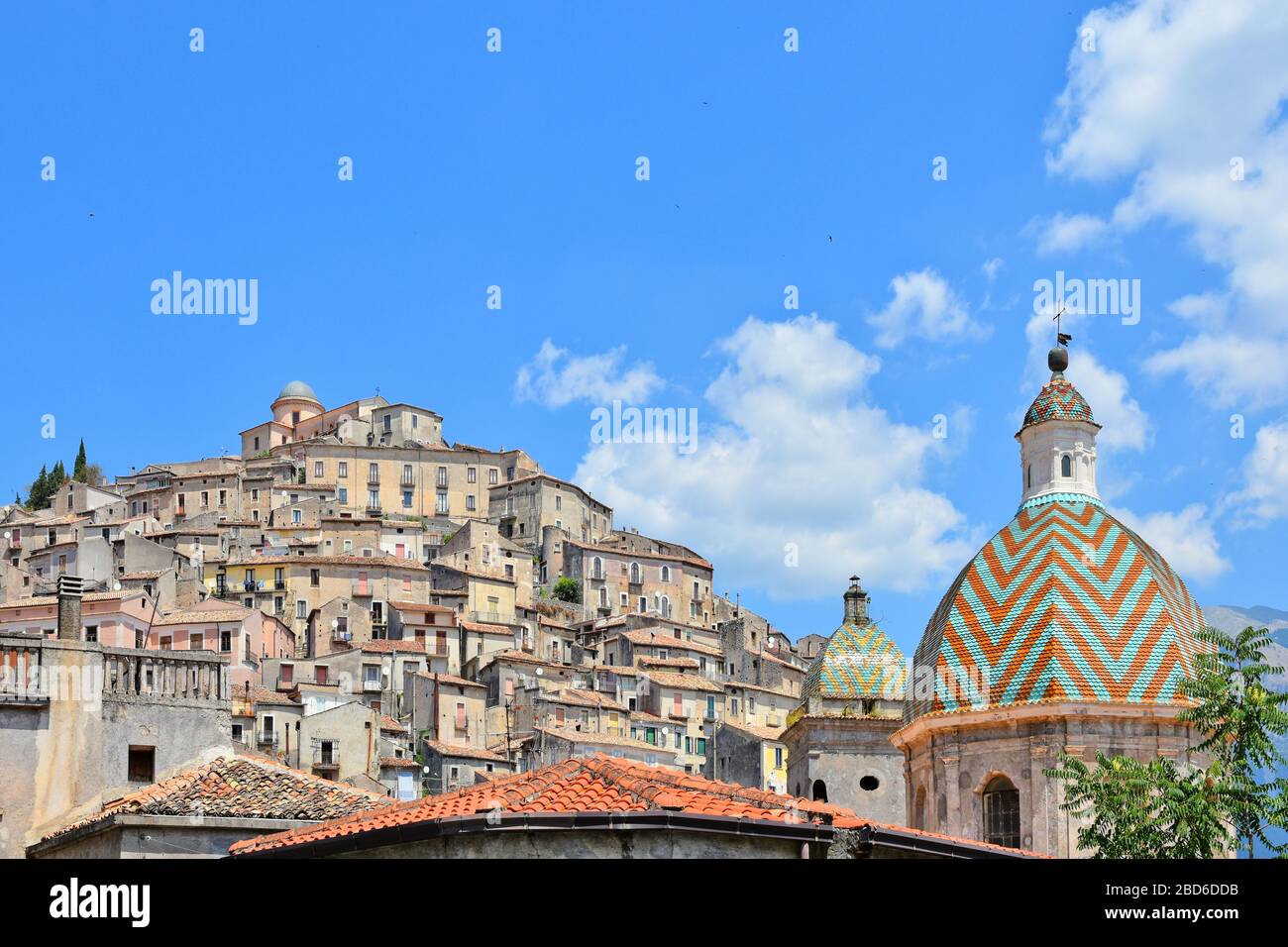 Vista panoramica su una città della Calabria, Italia Foto Stock