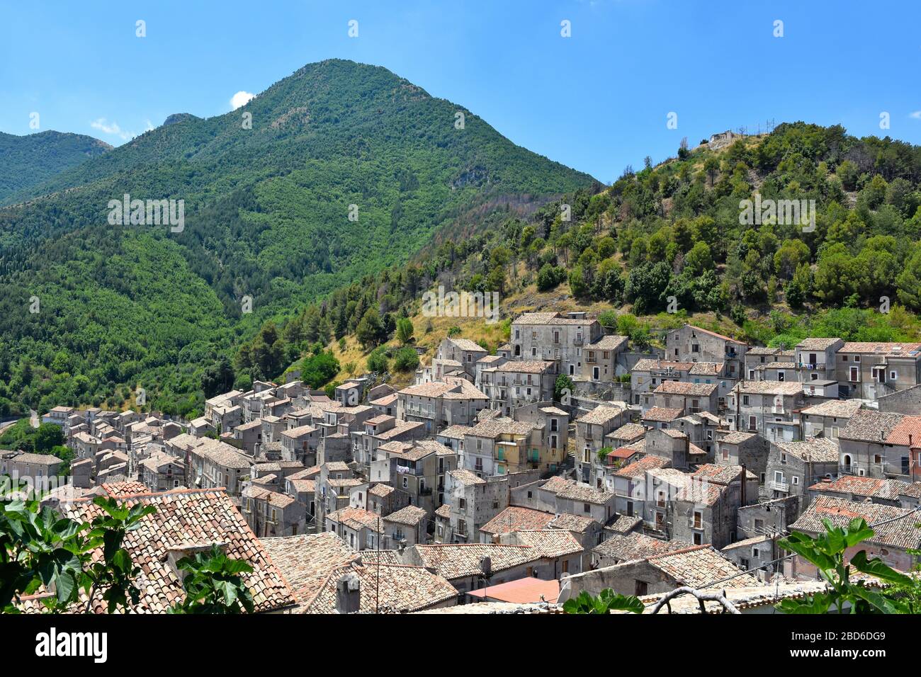 Vista panoramica su una città della Calabria, Italia Foto Stock