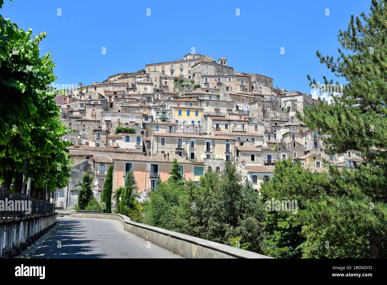 Vista panoramica su una città della Calabria, Italia Foto Stock