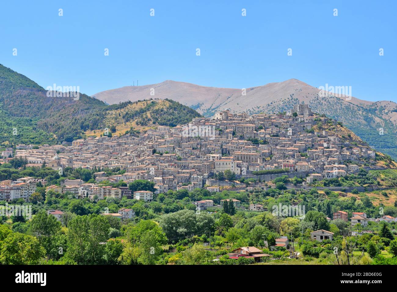 Vista panoramica su una città della Calabria, Italia Foto Stock