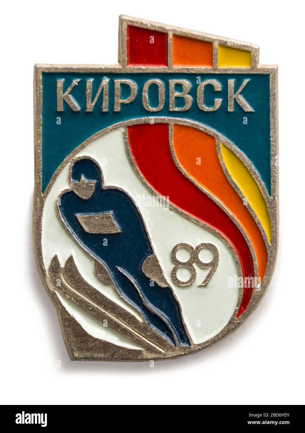 Nizhny Novgorod, Russia - 05 aprile 2020.: Vecchio badge sovietico è dedicato alle competizioni di sci nel nord della Russia. Scritto: Kirovsk-89 Foto Stock