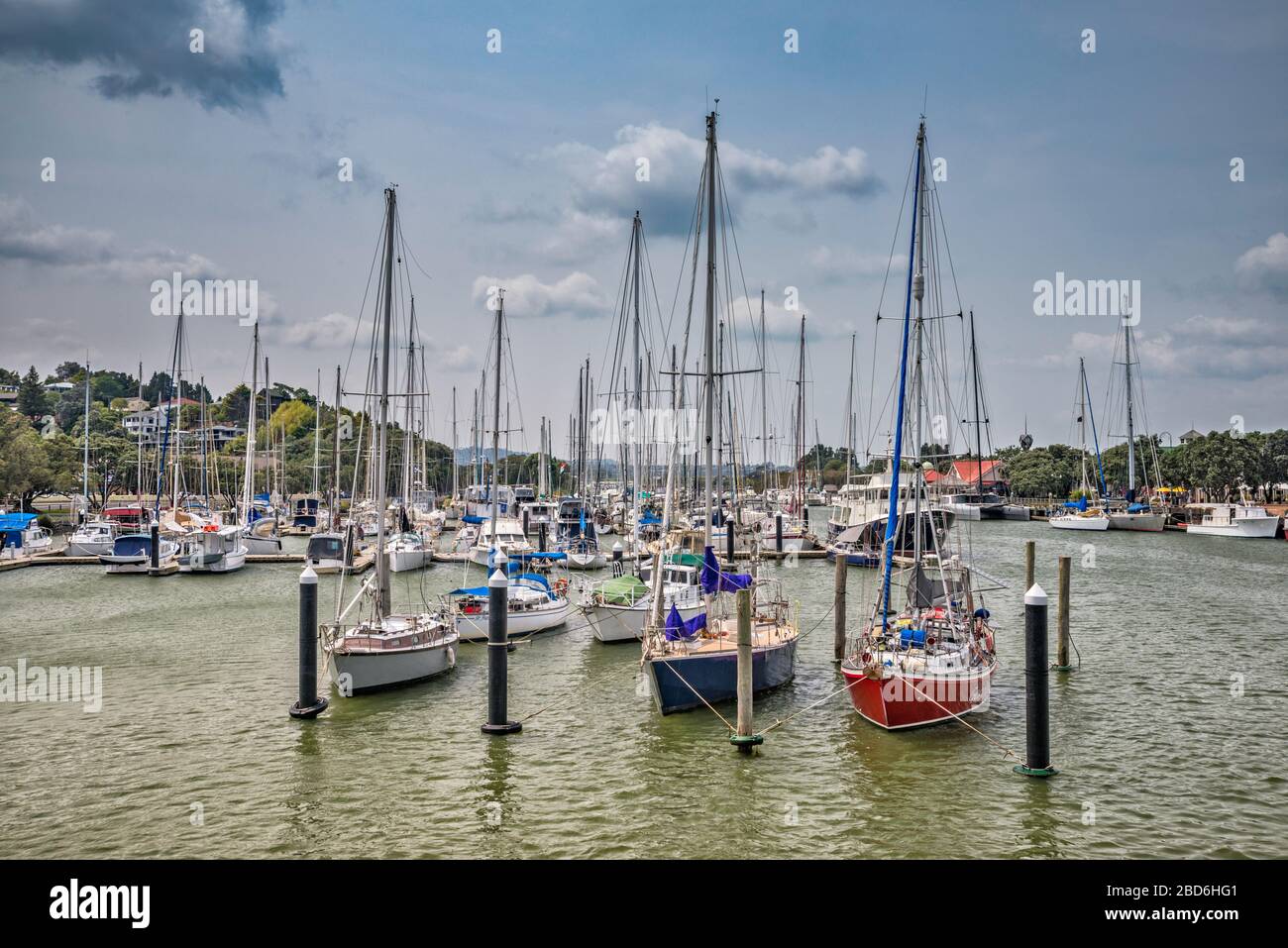 Barche al porto turistico di Town Basin sul fiume Hatea a Whangarei, regione del Northland, Isola del Nord, Nuova Zelanda Foto Stock