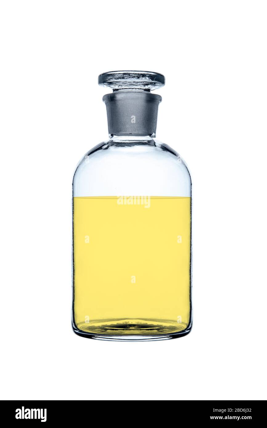 Un flacone da laboratorio con esami medici o vaccino, foto su sfondo bianco, isolato. Concetto di epidemia di coronavirus Foto Stock