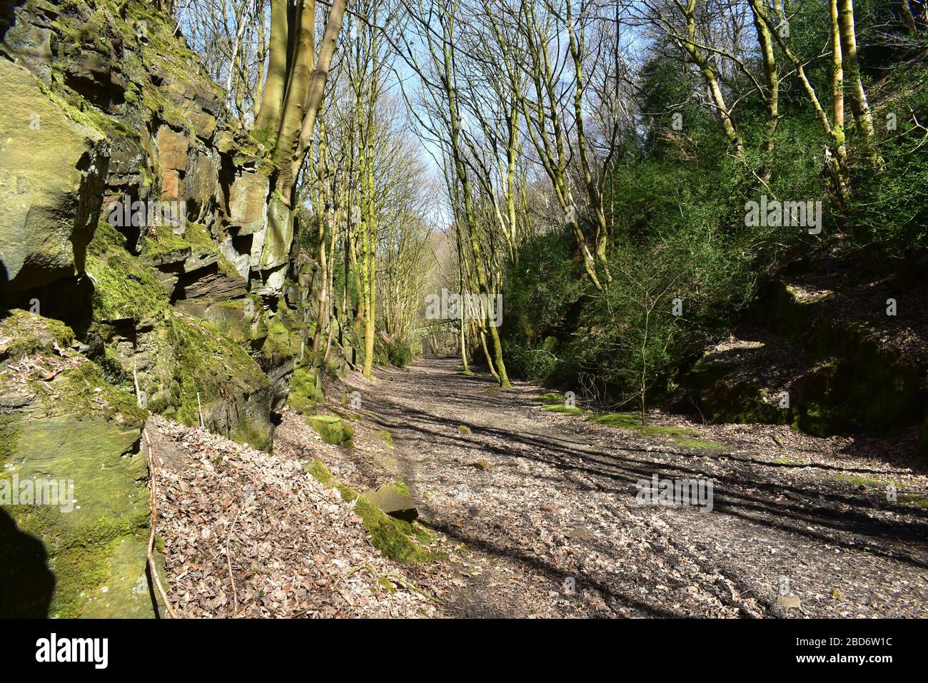 Il vecchio ponte di Sowerby per la linea ferroviaria di Ripponden. Foto Stock