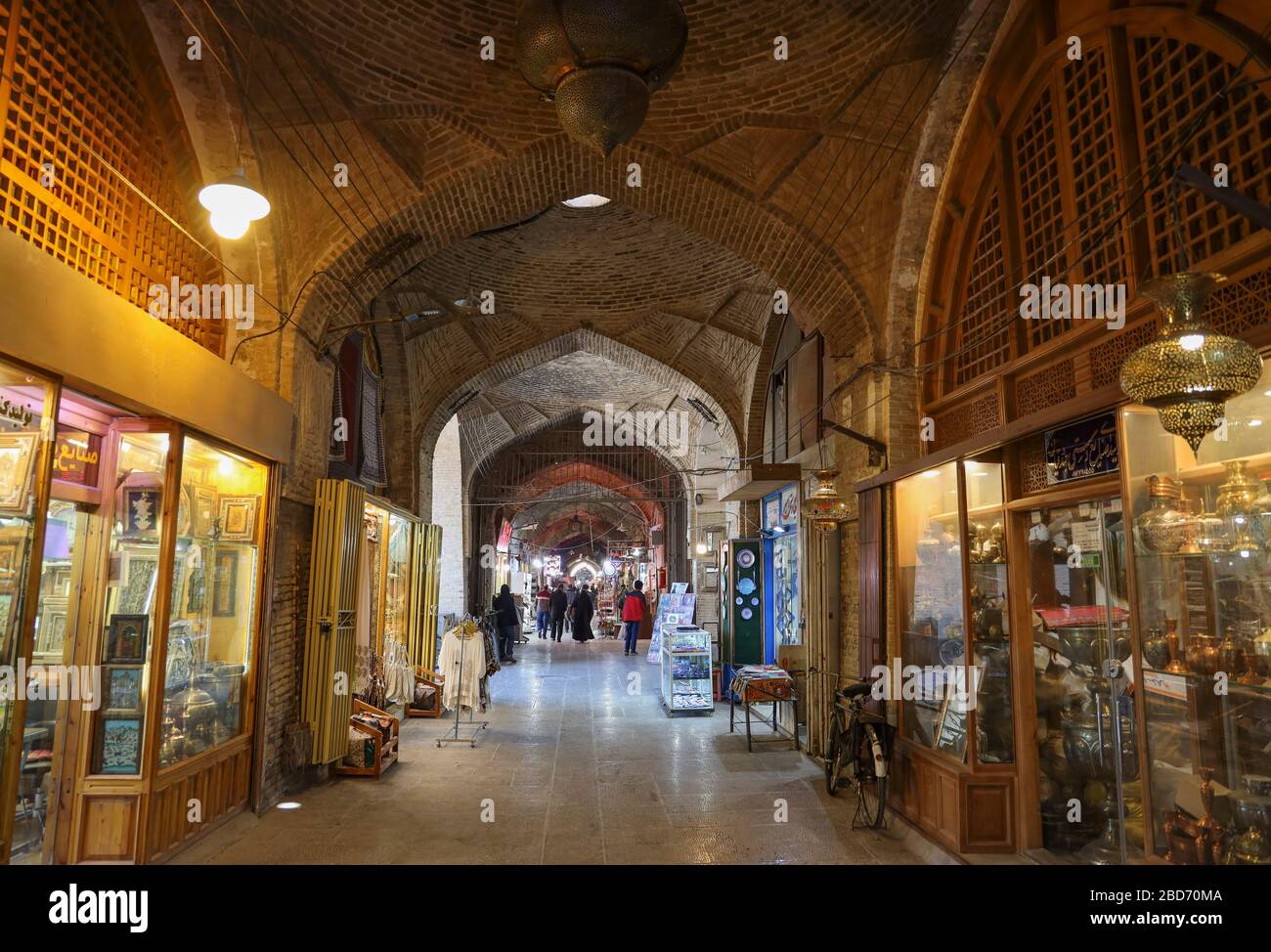Il Gran Bazaar, conosciuto anche come il Bazaar di Qeysarriyeh, il Bazaar di Qeysarie o il Bazaar di Soltani, è un mercato storico situato in Isfahan, provincia di Esfahan, P. Foto Stock