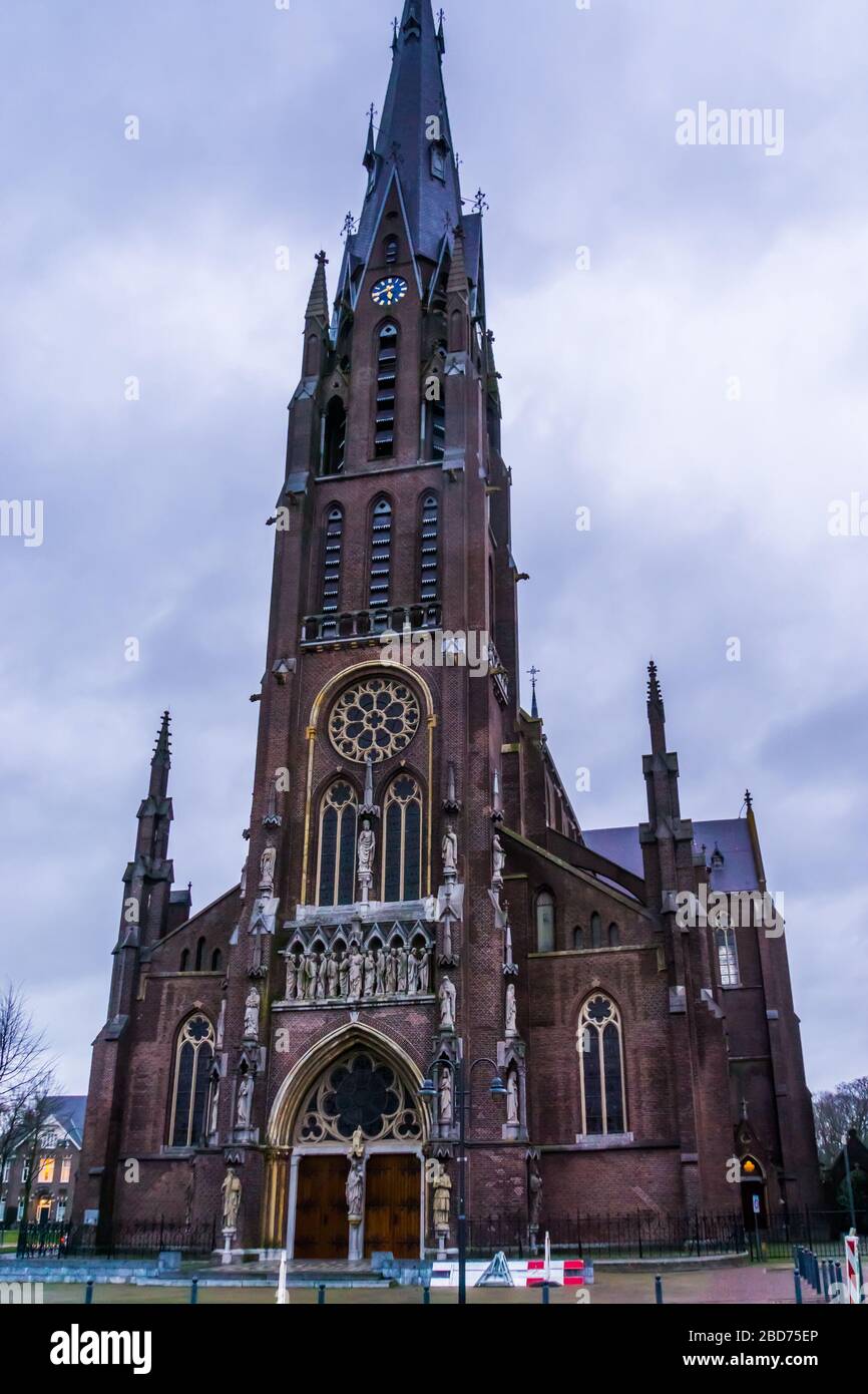Città chuch Sint Lambertus di Veghel, Paesi Bassi, popolare architettura medievale di pierre cuypers Foto Stock