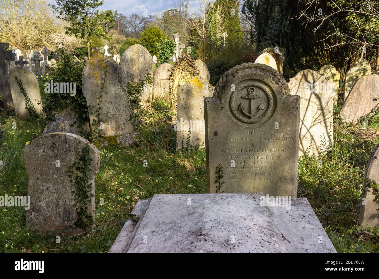 Antiche tombe al vecchio cimitero di Southampton Common - molte con riferimento alla storia marittima di Southampton, Southampton, Inghilterra, Regno Unito Foto Stock