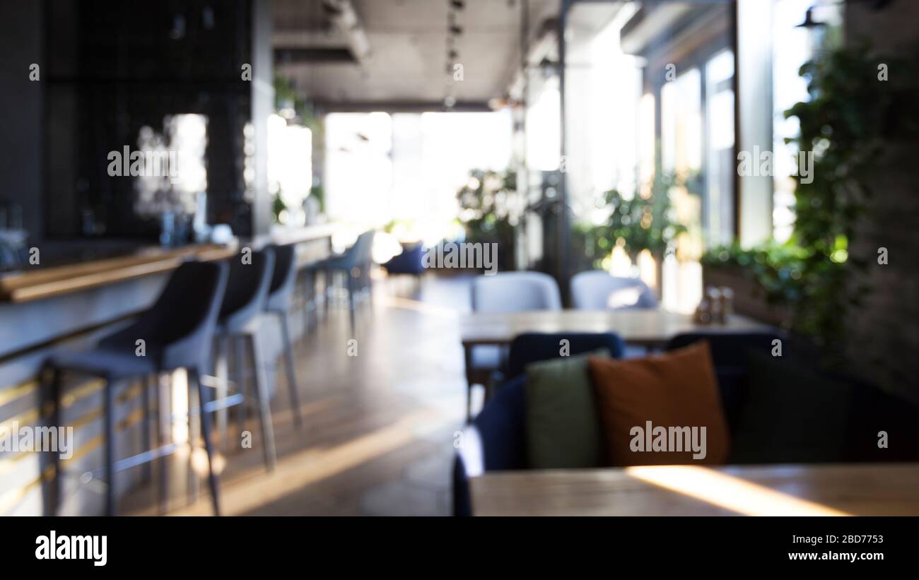 Interno di un moderno cafè urbano o ristorante con posti da pranzo Foto Stock