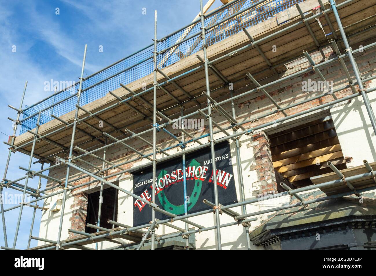 Vecchio pub in fase di ristrutturazione, Cradley Heath, Black Country UK Foto Stock
