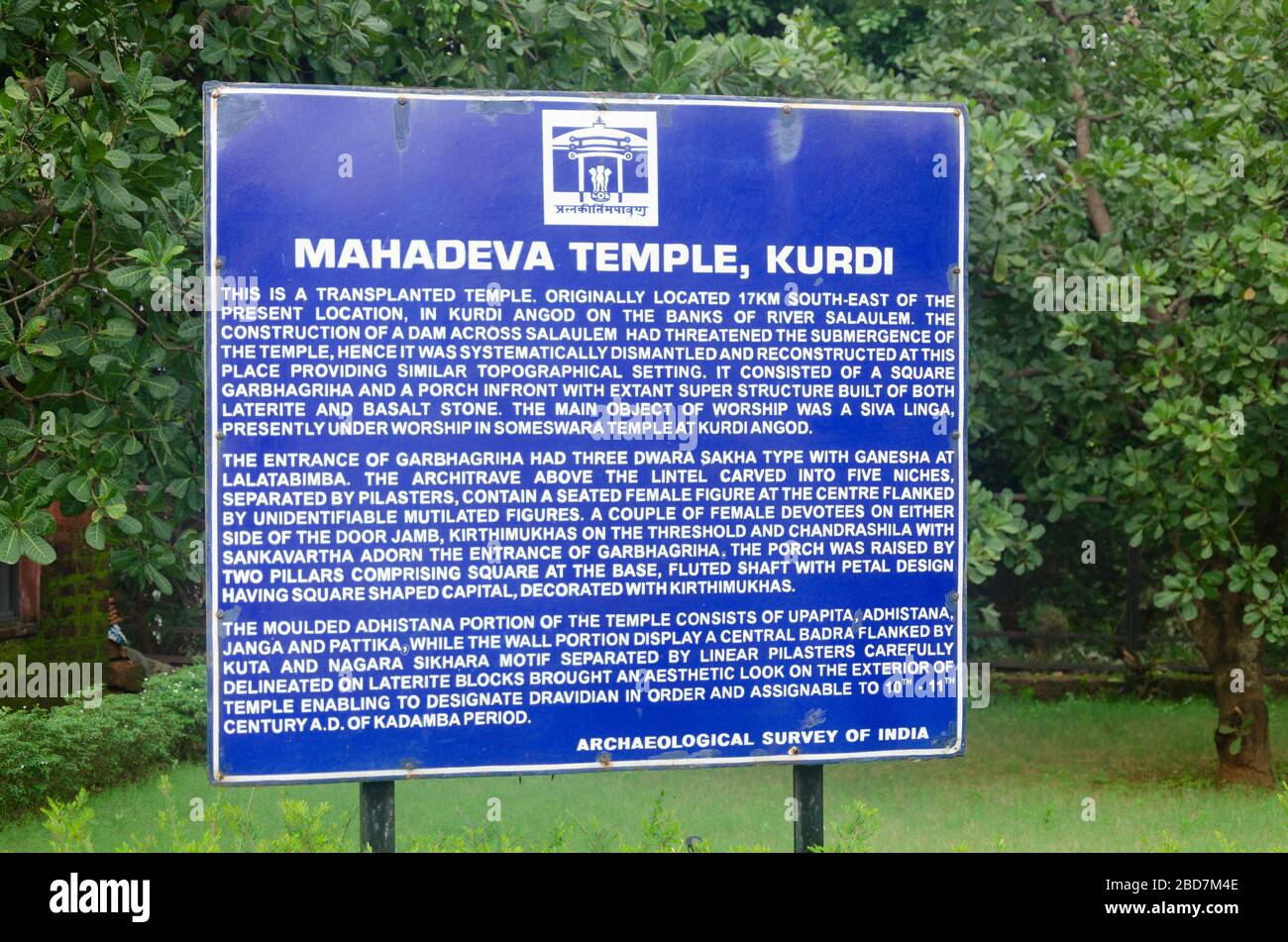 Informazioni sul Tempio Mahadev a Kurdi, che fu traslocato mattoni per mattoni quando la gente del posto imparò che il villaggio sarebbe stato sommerso Foto Stock