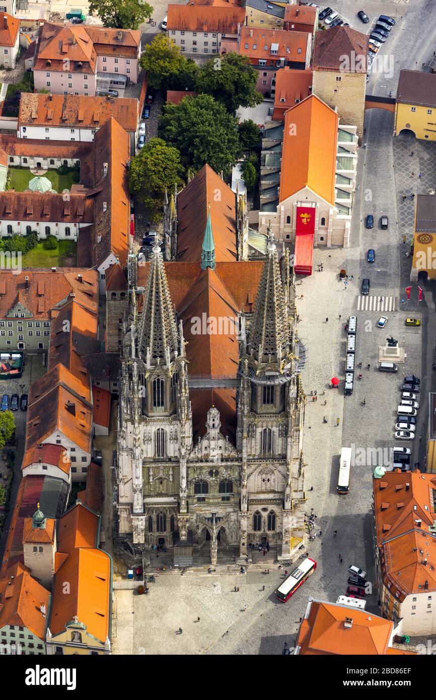 , Cattedrale di San Pietro nella storica città vecchia di Regensburg, 22.08.2014, vista aerea, Germania, Baviera, Ratisbon Foto Stock