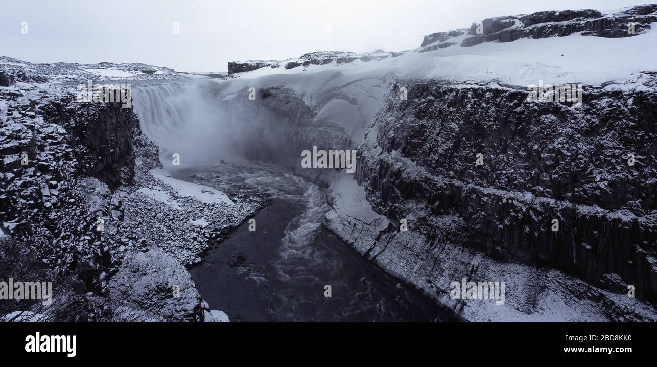 La maestosa cascata Dettifoss al canyon di JÃ¶kulsÃ¡rgljÃºfur Foto Stock